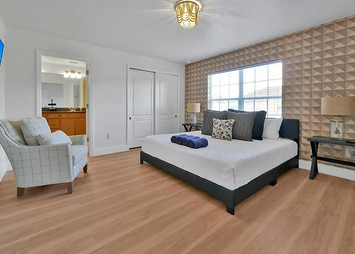 Stylish & Cozy Retreat Prime Location Fully Equipped