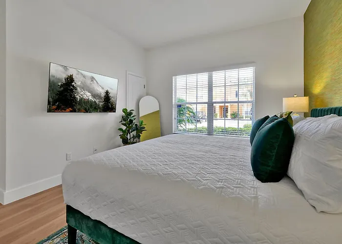 Stylish & Cozy Retreat Prime Location Fully Equipped